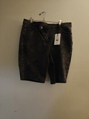 Fashion To Figure Women's Criss- Cross Waistband Bermuda Shorts